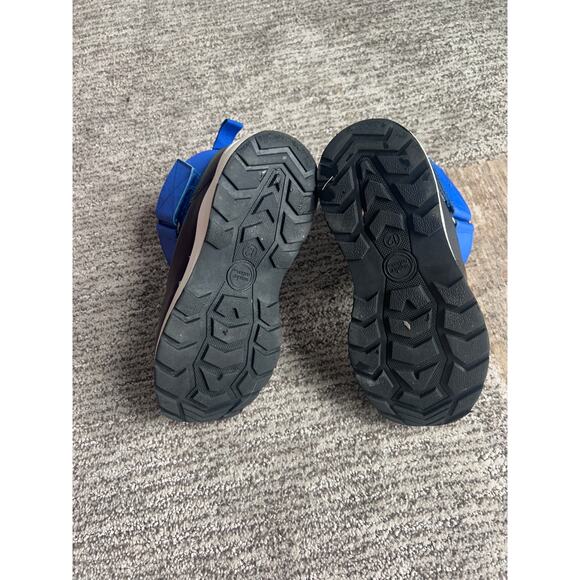 Boy’s snow boots.  Size 12 - Picture 6 of 11